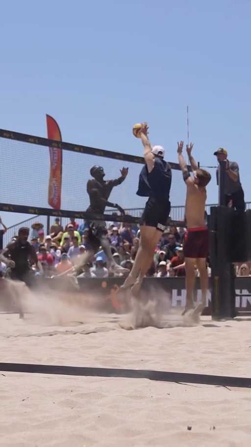 Rally of the match. 👏
Insane back-and-forth from the Huntington Beach Open semifinal with multiple diving saves and even a double block from Crabb/Benesh before Ahmed Tijan and Cherif Younousse come away with the point.