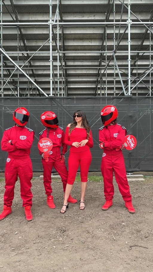 Everyone talks about the race but no one talks about the support team behind it…introducing The Kit Crew 💅🏻🍫🏎️ 

#KitKatF1 #CanadianGP Ad @kitkat @kitkatcanada

Tout le monde parle de la course, mais personne ne parle de l’équipe de soutien en coulisses… Je vous présente la Kit Crew 💅🏻🍫🏎️
#KitKatF1 #GPCanada Pub @kitkat @kitkatcanada