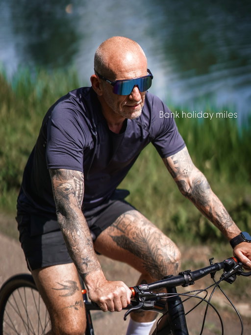 Couldn’t waste weather like this ☀️
Bike out, Oakleys on, new trainers getting a ride out and a run on Monday 👟🚴

#darrenkbranch #bankholiday 

Pic by @helengr33n