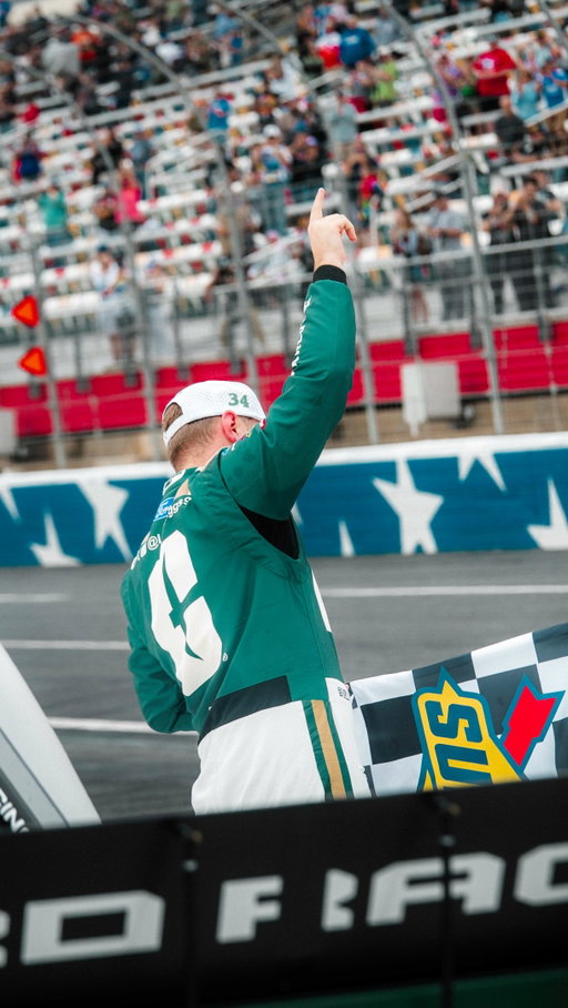 Standing tall 💚