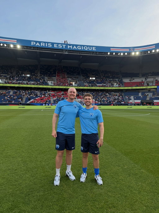 Watching Arsenal lift the Premier League trophy before playing in front of 47,000 at PSG 🤯🏆