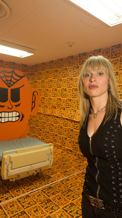 Art installation in an abandoned hospital in LA 
This video barely scratches the surface of how many installations there are! @hospital.of.emotions go check it out while it’s here 🤘🫶 lmk what you think! 

#spooky #losangeles #abandonedplaces