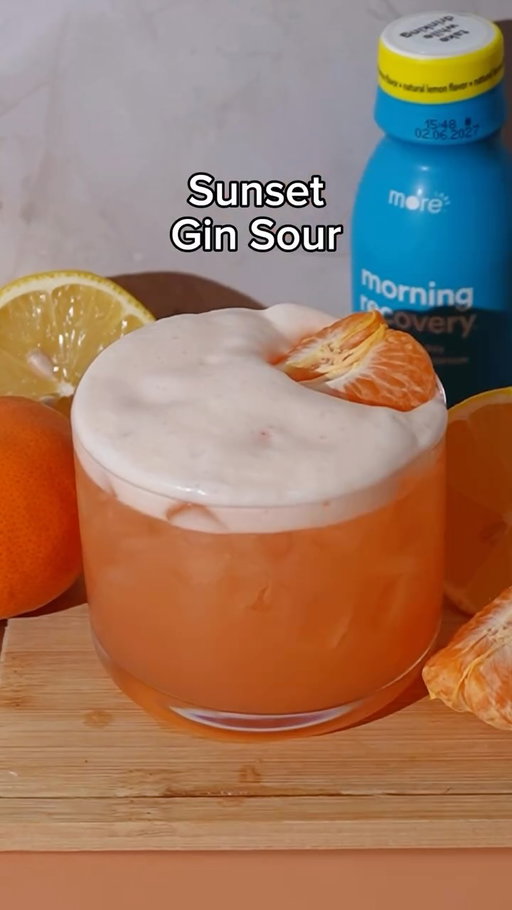Golden hour, but make it a ritual 🍋✨

You’ll need:
3 tangerine segments
1.5 oz gin
3/4 oz Aperol
1 oz Morning Recovery Lemon
1/2 oz honey syrup
3/4 oz aquafaba

#MoreLabs #MorningRecovery #GinSour