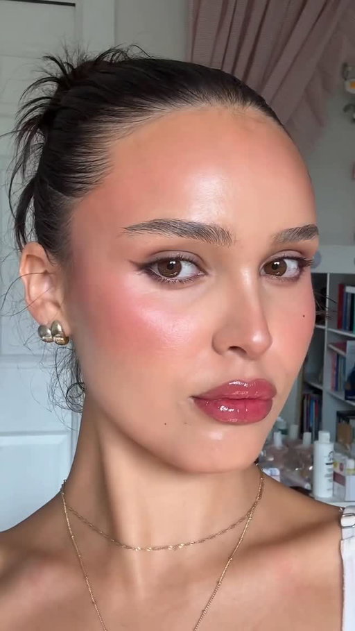 Buttery makeup | comment BUTTER to receive a link to everything 🧈🧈🧈

#makeuptutorial #glowymakeup #makeup 

https://liketk.it/6dZxZ