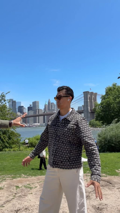 NYC trip made it out the group chat 🫂🫂

#dance #fyp #trending #newyork

male creator, lifestyle creator, travel creator, creator friends, New York boys trip, Dumbo New York, dance trend