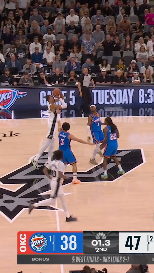 VIC BEATS THE BUZZER FROM HALF COURT OMG 😱🚨

📺 NBC | Peacock