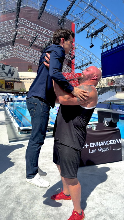 They got it back 😅
Congrats to all the athletes from Enhanced Games! 💪😀
FOLLOW HERE @xaviermortimer 

#Fitness #weightlifting #magician #enhancedgames