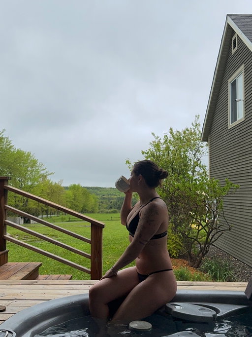 Much needed trip for a few slower paced days💧🫶🏻😌
•
•
•
#relax #rest #getaway #selfcare #quebec