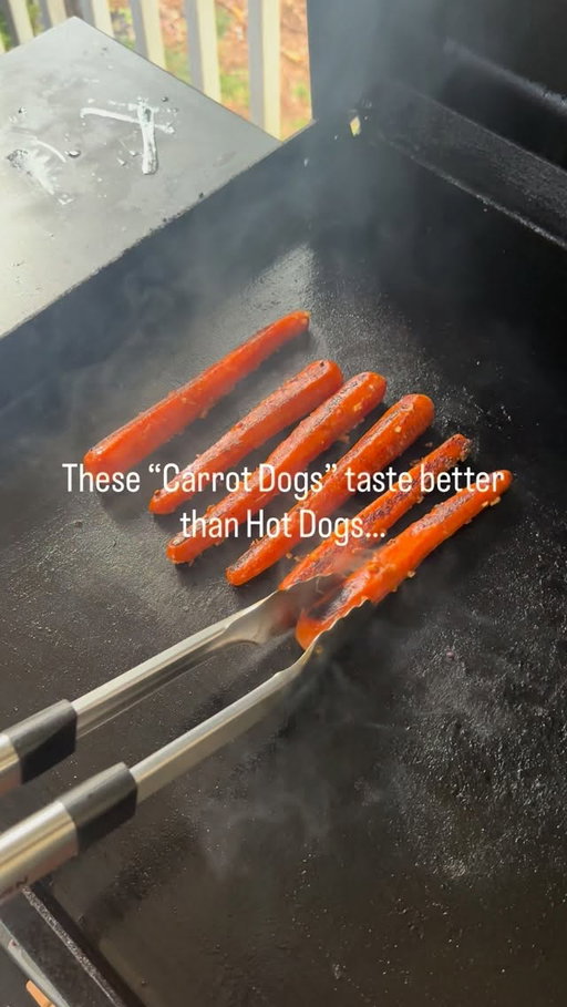 Who knew carrots could transform into something THIS good?! 🥕🌭
These smoky carrot dogs are flavorful, satisfying, and loaded with all your favorite toppings. Perfect for BBQ season, meal prep, or when you want a fun plant-based twist on a classic.

Would you try carrot dogs? 👀
Comment “CARROT DOG” and I’ll send you the recipe!

#carrotdog #myvegankitchenlife