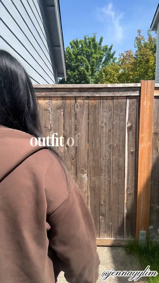 Yeah baby call my name 🗣️

Top: @sunzelofficial_ twist sport bra 
Bottom: @uniqlousa taupe biker shorts 
Hoodie: @aritzia brown crop zip up hoodie 
Shoes: @nike vomero 5 
Nails: @avalonnailbar.tacoma dark chocolate brown 

Cambodian-American | Seattle, WA | 5’5 | Size: Large | Shoes: 8 
•
•
•
•
#seattlelifestyle #lifestyleblogger #ootd #outfitoftheday #workoutoutfit