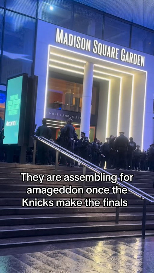It’s truly about to be Gotham City 😳
•
•
•
#knicks #nyc #newyorkers #police #chaos