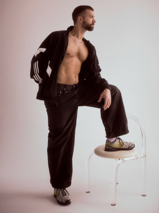 @leryan9309 captured at @iconstudiospace 

#malephotography #studiophotography #naturallightphotography #torontodj #torontophotographers