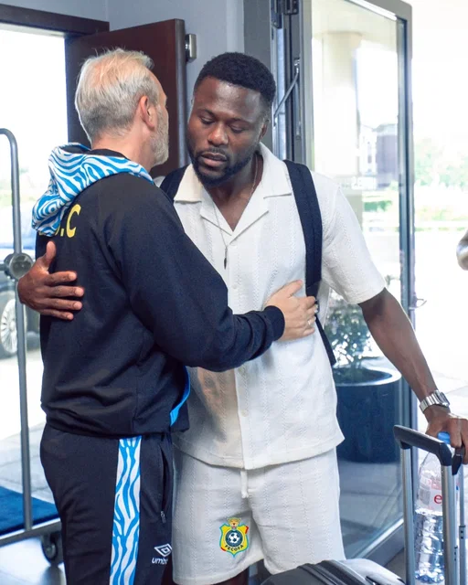 [📍 𝐀𝐑𝐑𝐈𝐕𝐄́𝐄 𝐃𝐄𝐒 𝐋𝐄́𝐎𝐏𝐀𝐑𝐃𝐒 🐆]

Nos mondialistes 🇨🇩 sont déjà en place à Bruxelles 🇧🇪. ✈️💼

Comme à la maison, les retrouvailles se font dans une ambiance détendue avant le début du travail. 💪🏾🐆

#FecofaRDC #AllezLesLéopards #RoadToWorldCup #BendeleEkweyaTe