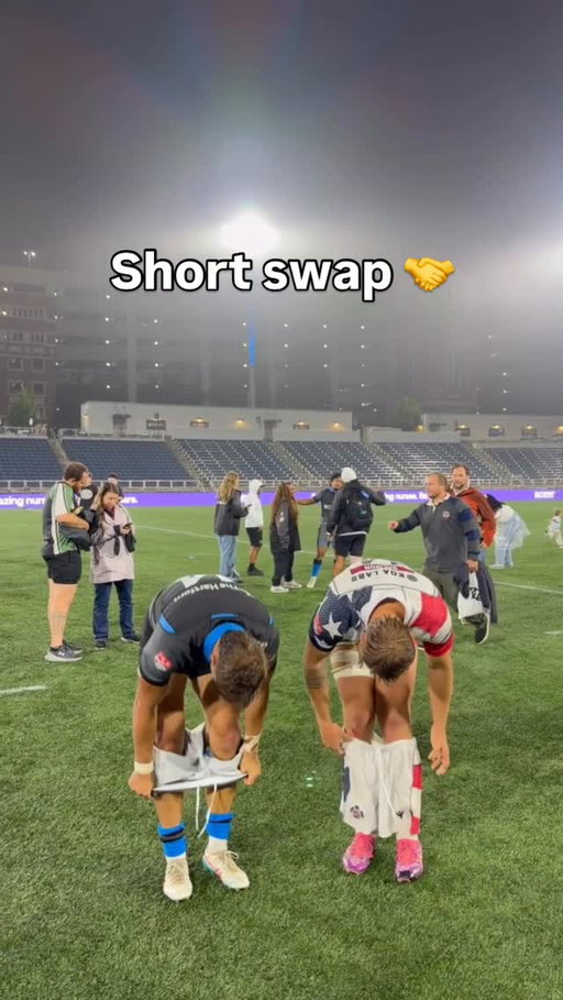Just DUDES being dudes 🤝

#Rugby @dudewipes