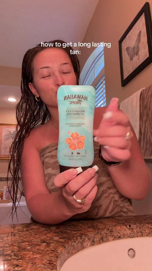 and this lotion smells sooo good 😩🌞 @hawaiiantropic #tanningtips #hawaiiantropic #aftersunlotion
#emilylulamay #fyp