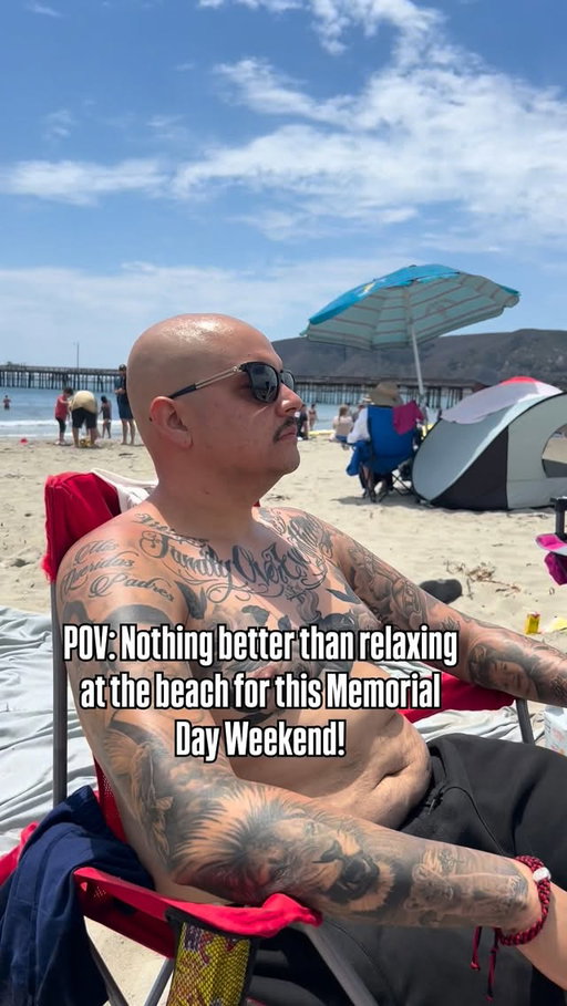 I was just trying to take a nap!!😴🏝️ 

#ogcarnal62 #memorialdayweekend #beach #husbandandwife #funny