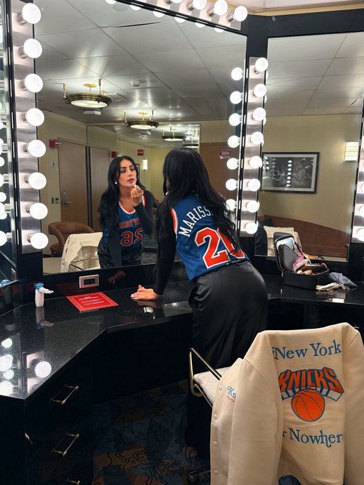 Never been more proud to be a New Yorker…Finals here we come‼️ Had the honor of singing at @radiocitymusichall tonight for the official @nyknicks watch party. What a moment #NYKnicks #Knicks #NBAFinals #newyorkornowhere #finals