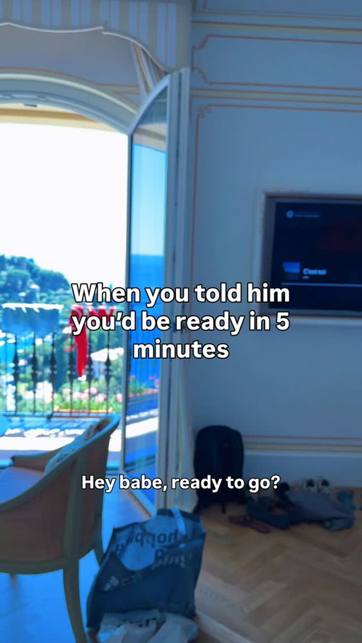 5 minutes is different in girl time 😂😂😂 #couples #relatable #luxury #travelcouple #funny