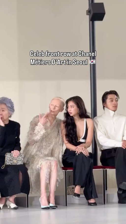 Taking a front-row seat at the @chanelofficial 2026 Métiers d’art replica show in Seoul to see how the house’s global ambassadors and closest friends took in the runway.

The audience was packed with longtime muses like @jennierubyjane, @xxxibgdrgn, and @peggygou_ to Hollywood icon Tilda Swinton, Oscar-winner Youn Yuh-jung, and Lee Byung-hun. Thai stars @est_rvp and @bbaiporuary also touched down to catch the collection up close, modelled by @bhavithamandava , @soojoo , @sola5532 and more. 
Video: Joyce Li/Hypebeast