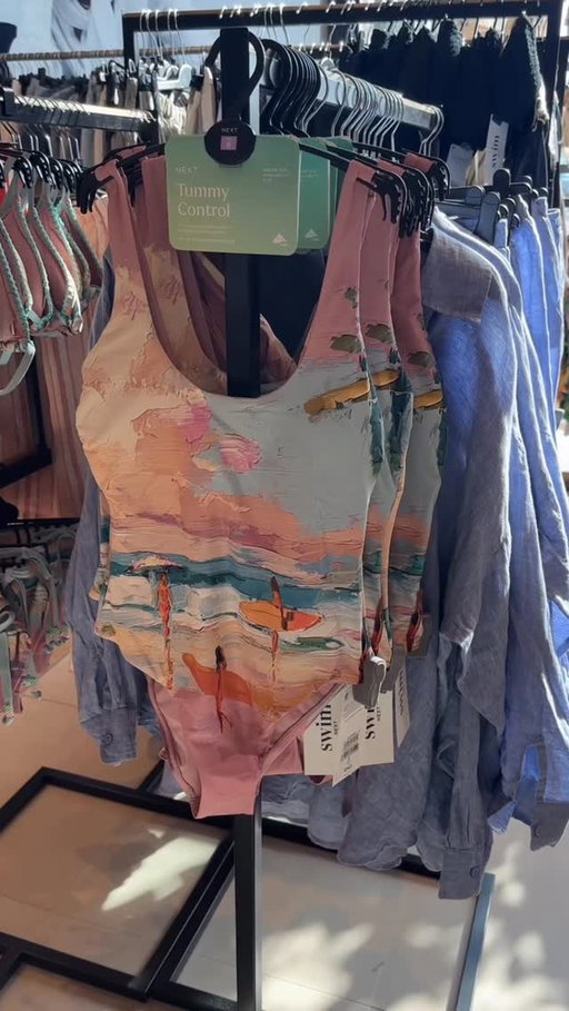 A moment for this NEW summer print 🤩🏄‍♀️