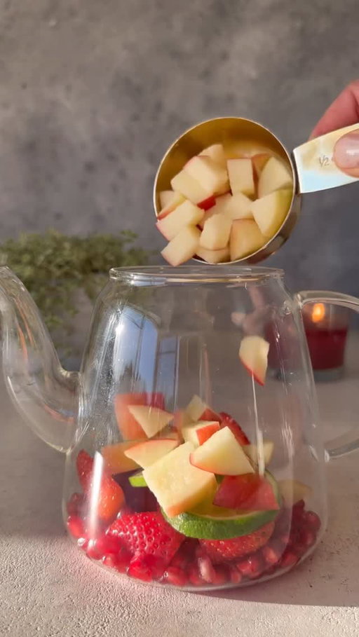 With autumn 🍂 in Australia this is a perfect fruit tea to have in the afternoon. It’s caffeine free made with all the healthy ingredients. 
Who is joining me for a cup ?

To make the same tea add to a tea pot: 
1 apple cut into cubes 
1/3 cup pomegranate seeds 
5 strawberries cut into quarters 
2 cinnamon sticks 
3 rosemary sprigs 
2 slices of lime 

Pour hot water on top and allow the water to infuse for 10 minutes before serving. Add honey/maple syrup when serving.

Enjoy 🤍🤍🤍
.
.
.
#healthytea #tea #tealovers #herbaltea #teatime