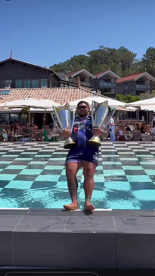 𝑾𝒂𝒕𝒆𝒓 𝑩𝒓𝒆𝒂𝒌 💦

Comme @ben_tameifuna pensez à bien vous rafraîchir avec ces fortes chaleurs 🥵

#WeAreUBB #Back2Back