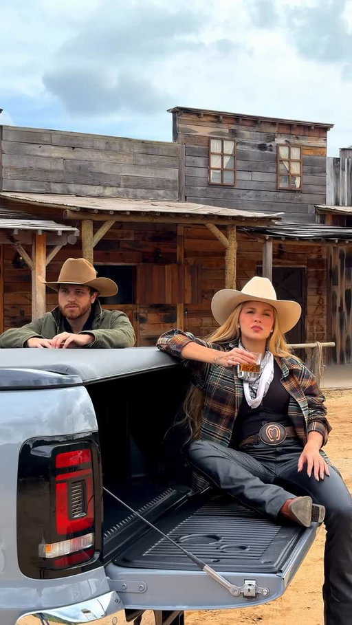 Se você acha que série de cowboy é só poeira e tédio, você tá muito enganado! 

No Rancho Dutton a gente tá falando de poder, caos e um casal que se protege acima de tudo! Ficou curioso? Todos os episódios estão disponíveis no @paramountplusbr. Assista agora! 

#publicidade #paramountplus #RanchoDutton