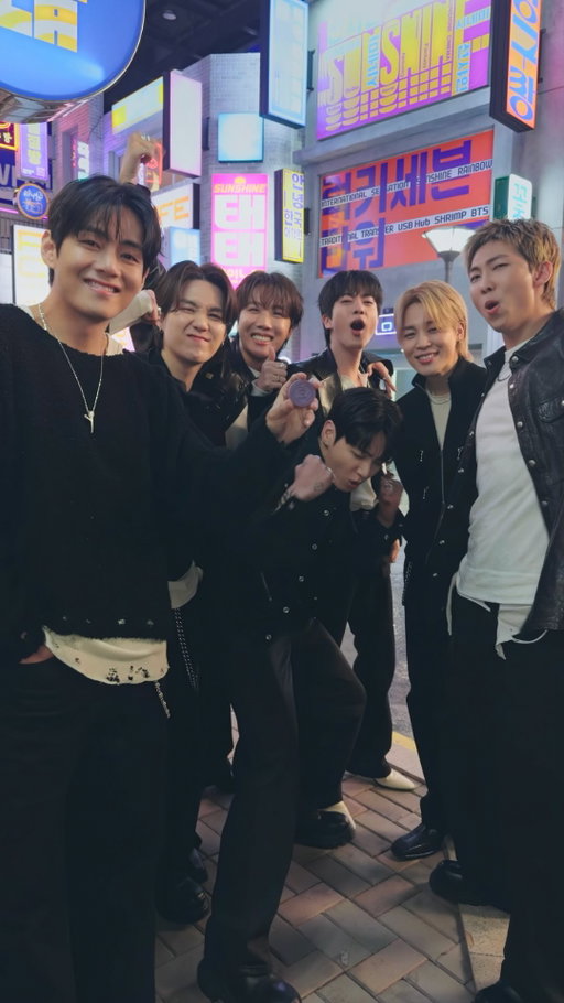 the world’s biggest band 🤝 the world’s biggest cookie