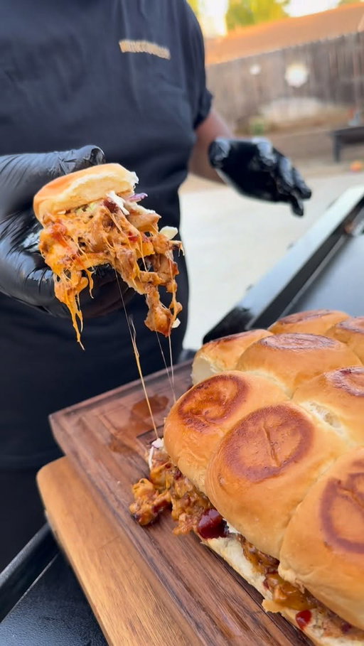 Let’s make some barbecue chicken sliders on the Traeger flatrock griddle @traegergrills - easy to share and always a crowd favorite! 

**Ingredients**

2lbs boneless skinless chicken thighs
Extra-virgin olive oil (binder)
Traeger rub seasoning 
1pk bacon 
1/2 white onion 

**Coleslaw**
1pk coleslaw cabbage mix 
1 cup mayo 
1 tablespoon Dijon mustard
1 lemon 
Traeger anything rub 
1 tablespoon apple cider vinegar
1-2pks slider rolls 
1pk cheddar cheese
Traegers sweet and heat bbq sauce 

Enjoy 😊

#traeger #griddle #chicken #bbq #outdoorcooking
