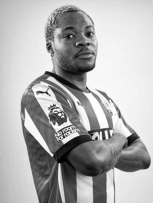 𝐓𝐞𝐫𝐫𝐢𝐛𝐥𝐞 𝐧𝐞𝐰𝐬, the former Southampton and Royal Antwerp prospect Victor Udoh has been found dead in Nigeria, suspected of having died from food or drink poisoning. 💔🇳🇬

According to reports by the local press, the player was in Abuja, the capital of Nigeria, when he went out with friends the night before the incident. The following morning, he was reportedly found dead.

He was only 21 years old… 𝒓𝒆𝒔𝒕 𝒊𝒏 𝒑𝒆𝒂𝒄𝒆 🕊️