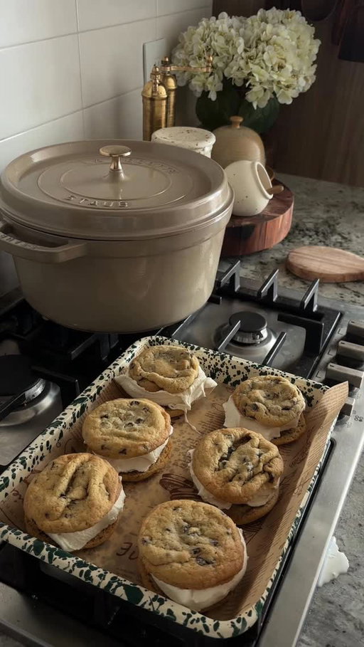 Homemade ice cream makes these even better:) but I didn’t think that far in advance lol 

#icecream #icecreamday #summerdessert #desserttiktok #kitchenhacks