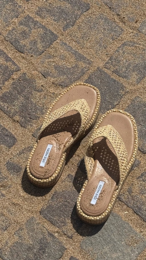 it's a @stevemadden summer 👙🩴 #smpartner
