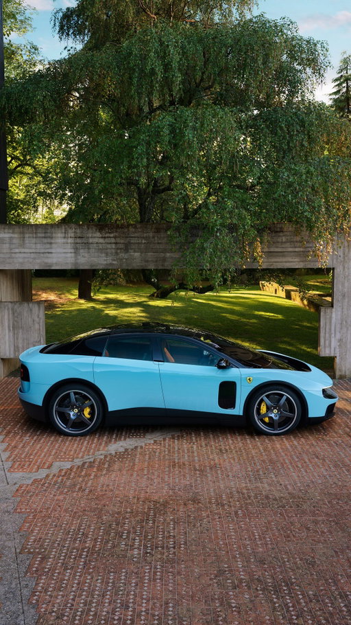Seeing the #FerrariLuce in Azzurro La Plata is one of the things that stops you for a second.

#Ferrari