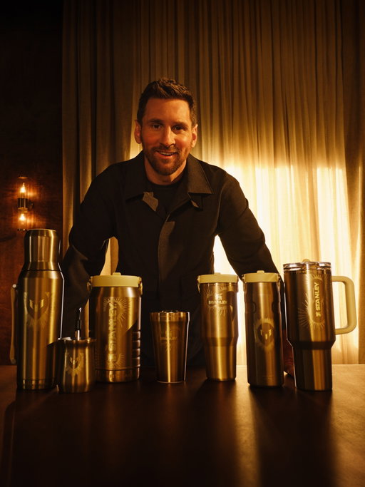 Hecha para brillar bajo las luces más intensas. La colección Messi x Stanley 1913 ya está disponible en Stanley1913.com

Made to shine under the brightest lights. The Messi x Stanley 1913 collection is available now on Stanley1913.com