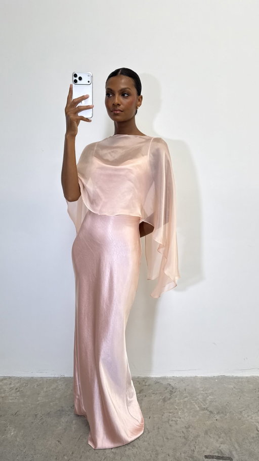 You loved our bridal cape, so we created one for your bridesmaids too.
 
Introducing the Alaia Organza Capes, the perfect finishing touch for a beautifully elevated bridal party ✨
 
Tag your bridesmaids in the comments 🩷
