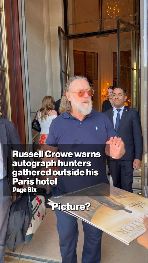 Russell Crowe was seen warning autograph hunters outside his Paris hotel. 👀