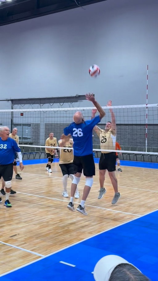 Ladies and gentlemen, the 73 & over Division! 👏

The Divers and Golden Spikers are out here getting after it at the USA Volleyball Adult Open Nationals! What’s your excuse? 😎

#usavopen
