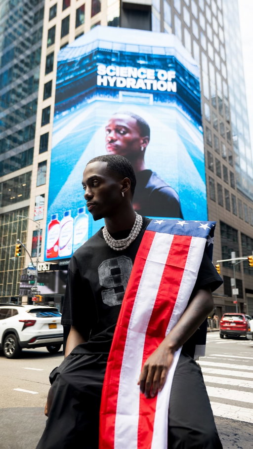 🇺🇸 From the grind to the bright lights of NY @timothyweah is ready for the world stage. You ready to watch him shine? ⚽

Built by the game. Fueled to perform. 💧