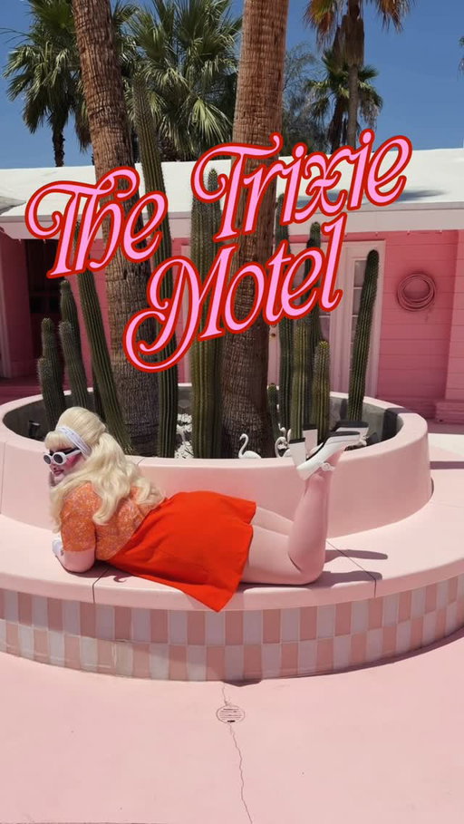 Had a blast, made a splash at @trixiemotel 🌊🌴💞 thank you so much for having me! I’m excited to show yall my grwm in my room soon + maybe I wore more than one outfit 👀👀👀 🎥video template from @ethanbarber.co #dragqueen #dragqueensofinstagram #palmsprings #trixiemotel #trixiemattel
