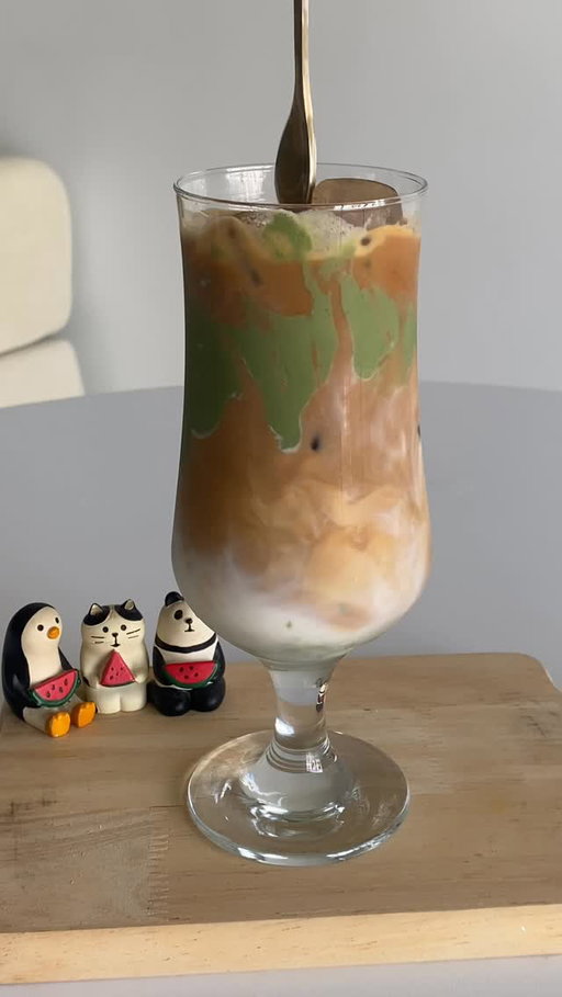 Pistachio coffee ☕️ has been on my wait list but never made it so I tell myself today no matter what I will make my first pistachio latte! And! It turns out I did everything wrong I guess 🤣 or I bought the wrong pistachio spread? Because it’s hardened and not melting 🙈

Will I make it again? No!😭 too sweet and maybe I don’t really like pistachios 🙈

So this is a failed! But at least the coffee itself is good that I drank it all💓