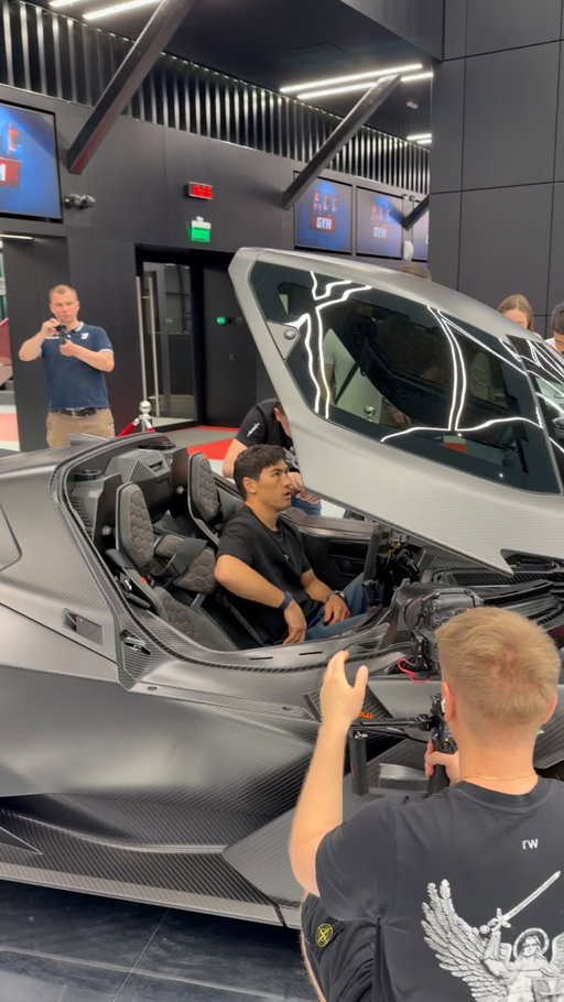 Serious machinery 🤯

Dmitry Bivol looks like he’s just found his new ride 🔥 

#bivol #bivoleifert