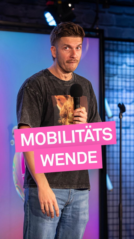 Autos raus aus der Innenstadt! 🚴🏻

#nightwash #standupcomedy #nightwashlive #nightwashclub #simonstäblein