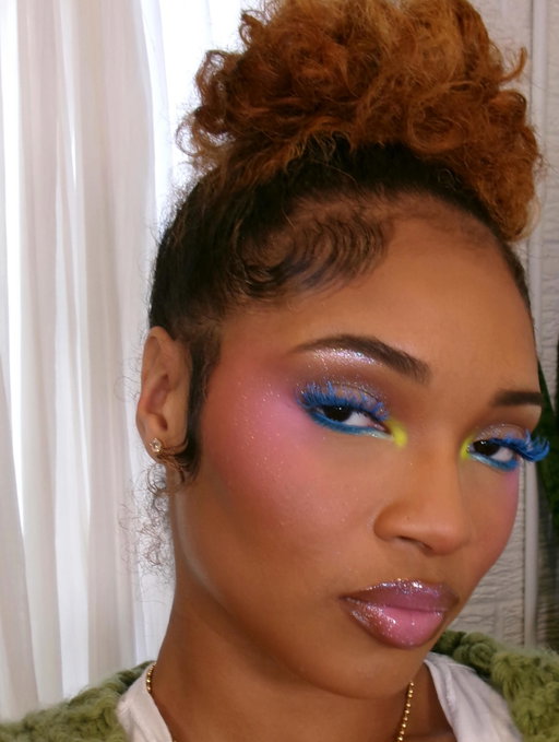 i’m still not over this look! the lashes being blue is my favorite part. i used the @aboutfacebeauty matte fluid eye paint in ‘Blue Monday’ to coordinate w/ the reflects in the lip oil ‘Miss Jellyfish’ from @fentybeauty 🩵 
***inspo: the one & only @paintedbyesther 🎨
•
•
•
#MaryOnTheBeat #nolamua #paintedbyesther #blushblindness #makeuptutorial