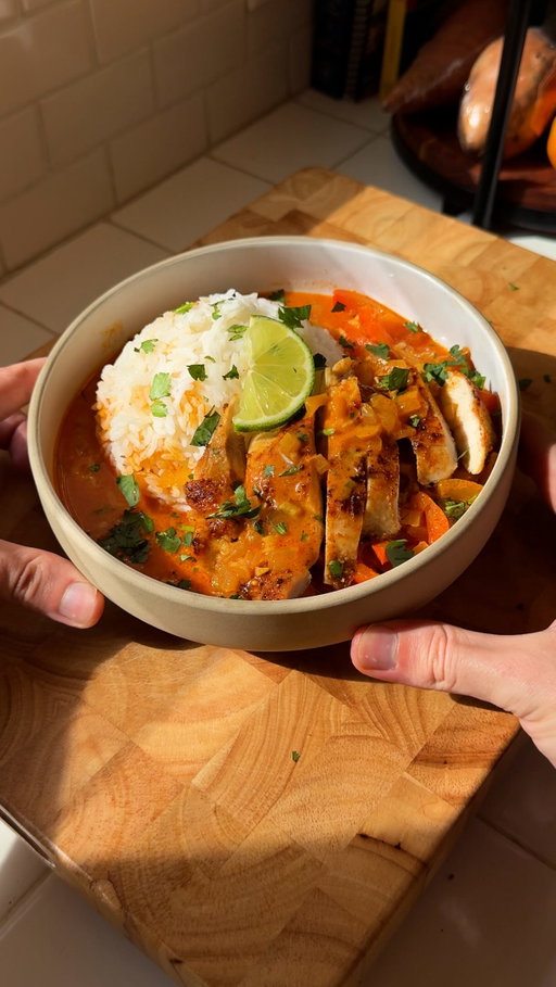 Thai Red Curry Chicken! Full recipe link in my bio :)

I’m partnering with @cuisinart to show you guys that making restaurant quality food at home is very possible :) Give this one a try, I’m addicted to it lol.

#ad #aworkofcuisinart #onepotmeal #cooking #cuisinart