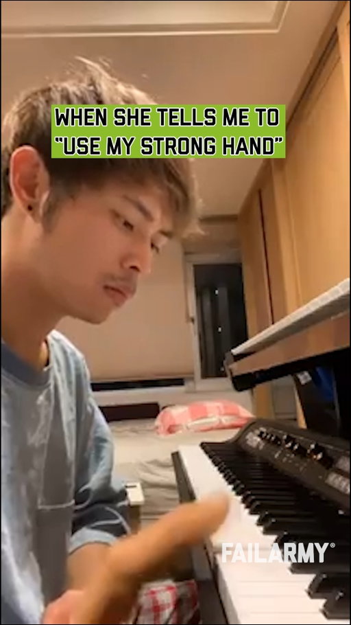 Deleted scene from Scary Movie 🫴🏻
#scarymovie #ScaryMovie6 #piano #cringe #failarmy