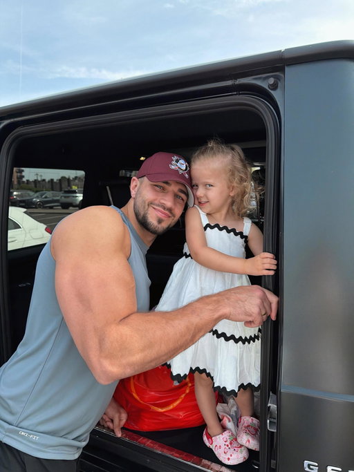 Just trying to grow arms bigger than my 3 year old’s entire body. 🤣
