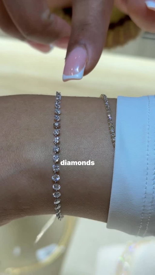 ONE-OF-A-KIND GOLD AND DIAMOND JEWELRY STARTING AT $1🤯 We’re auctioning some big watches and stunning jewelry pieces tonight at 5:00 PM EST on TikTok! Link to live is in my bio, don’t miss it!

#jewelry #luxury #entreprenuer #diamonds #jewelryforsale