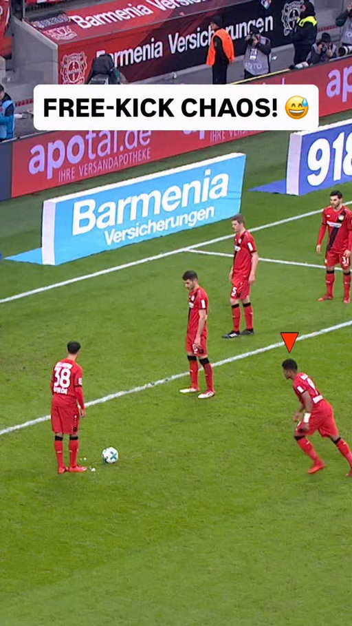 The definition of a goalmouth scramble! 😆

#Bundesliga