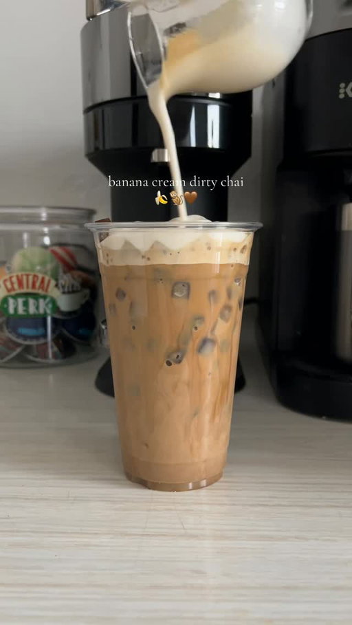 A classic, reimagined ☕️🍌 @ashleeyy07 is giving dirty chai a banana cream twist and we’re here for it!

Made with TAZO Skinny Chai for a flavor combo worth trying…and don’t sleep on those coffee ice cubes for an extra bold sip.