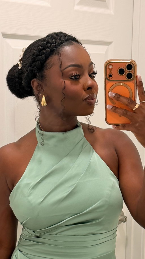 One of my BIGGEST regrets is not wearing a natural hairstyle to my own wedding (even tho yall diddd tell me 😭) so here’s the next best thing 😂 cuz it don’t always gotta be a middle part bust down you feel meee. Had to come correct for my gworl 🫶🏾👰🏻

Style inspo: @trixiie__ 💗💗

#naturalhair #type4hair #naturalhairstyle